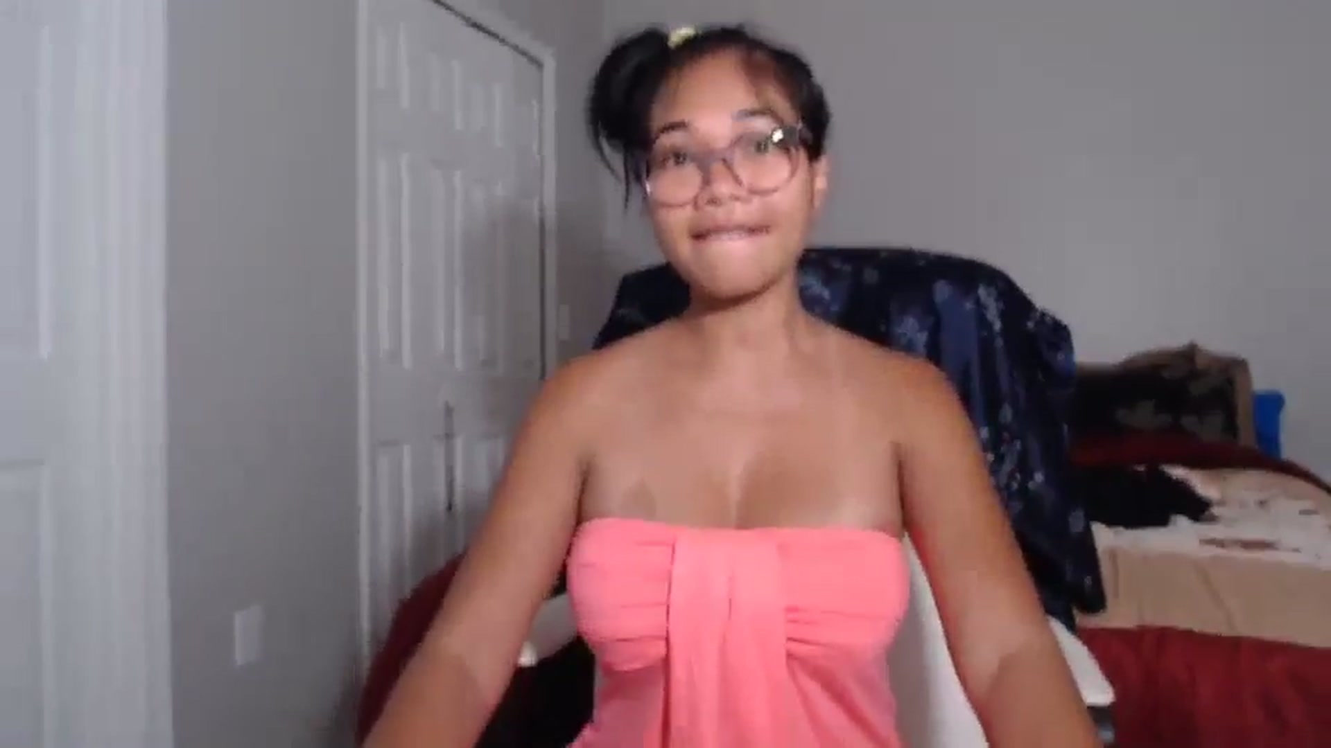 Gallery image thumbnail from Littlekai2023's myfreecams stream on, 06/28/2024, 02:38 image 18 of 20