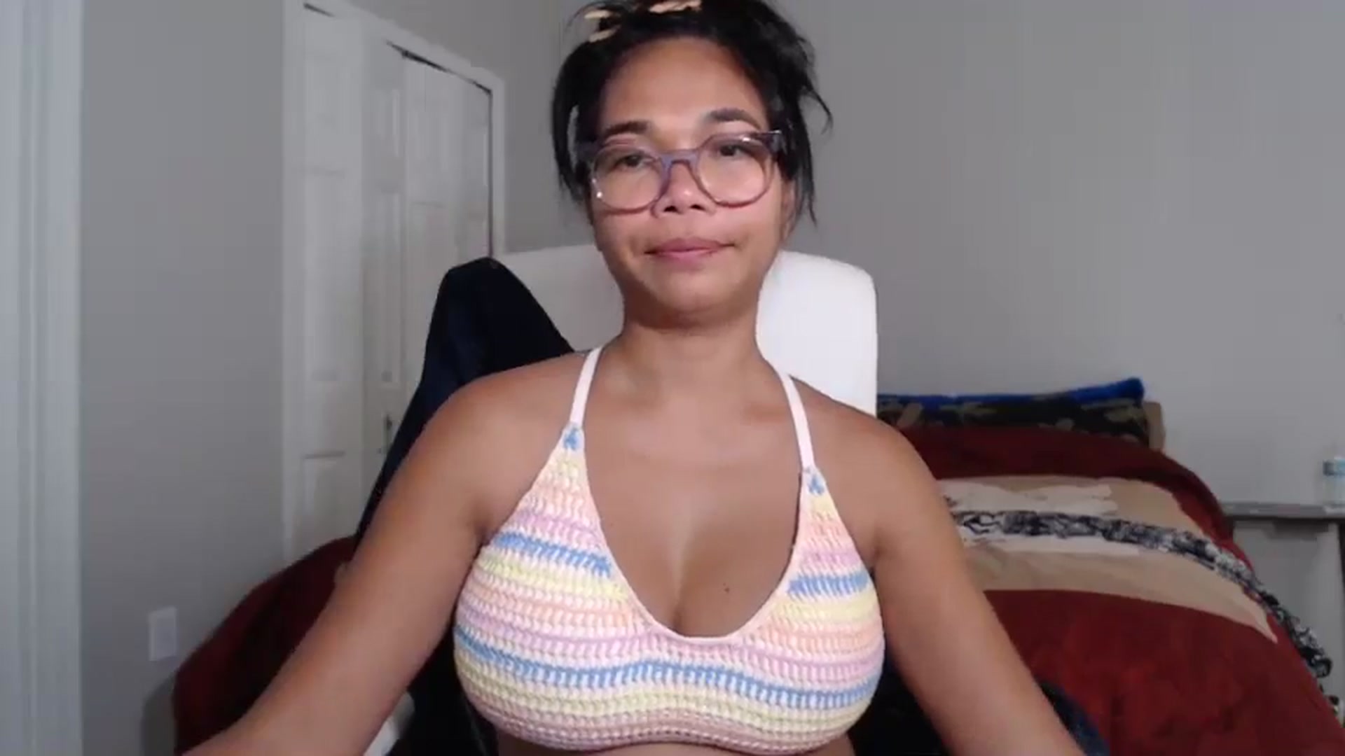 Gallery image thumbnail from Littlekai2023's myfreecams stream on, 07/07/2024, 22:00 image 17 of 20