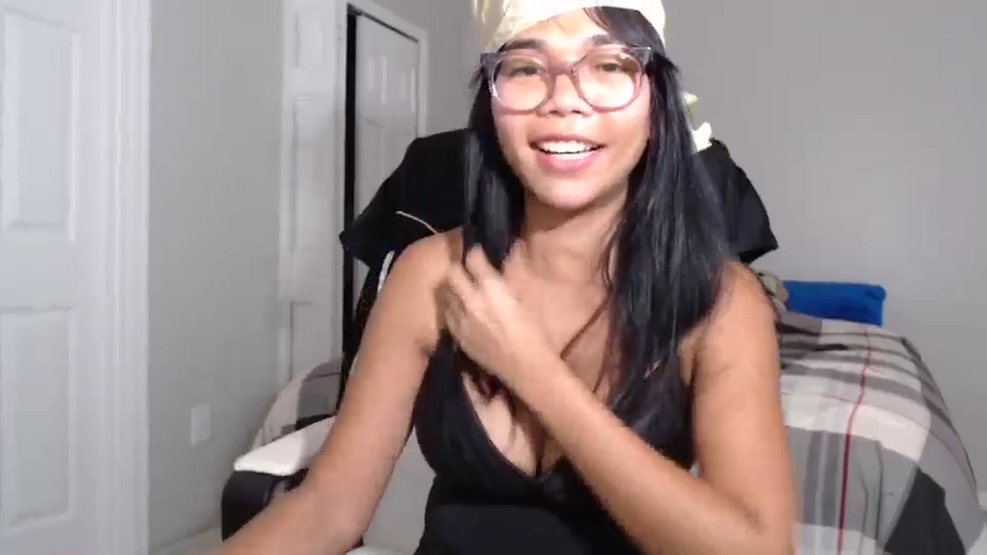 Gallery image thumbnail from Littlekai2023's myfreecams stream on, 07/18/2024, 03:55 image 16 of 20