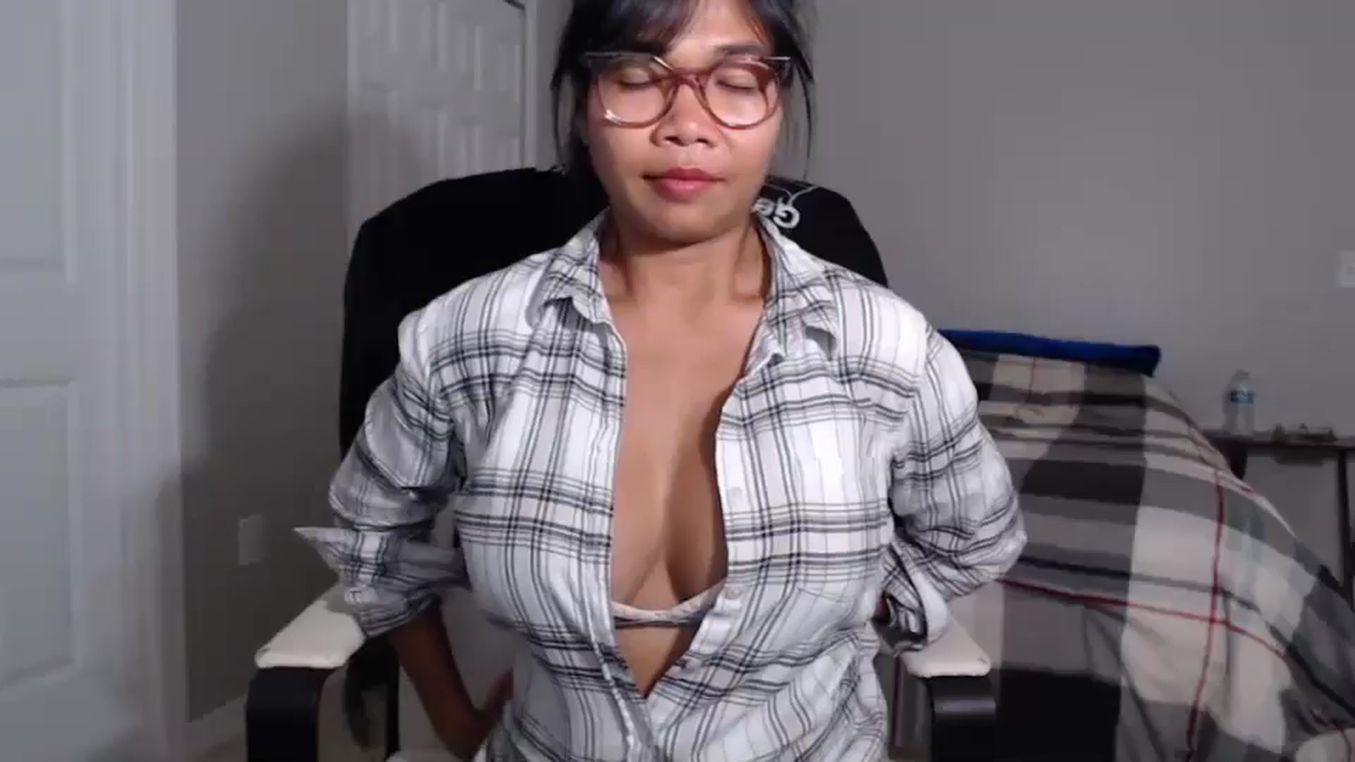 Gallery image thumbnail from Littlekai2023's myfreecams stream on, 07/22/2024, 02:51 image 1 of 20