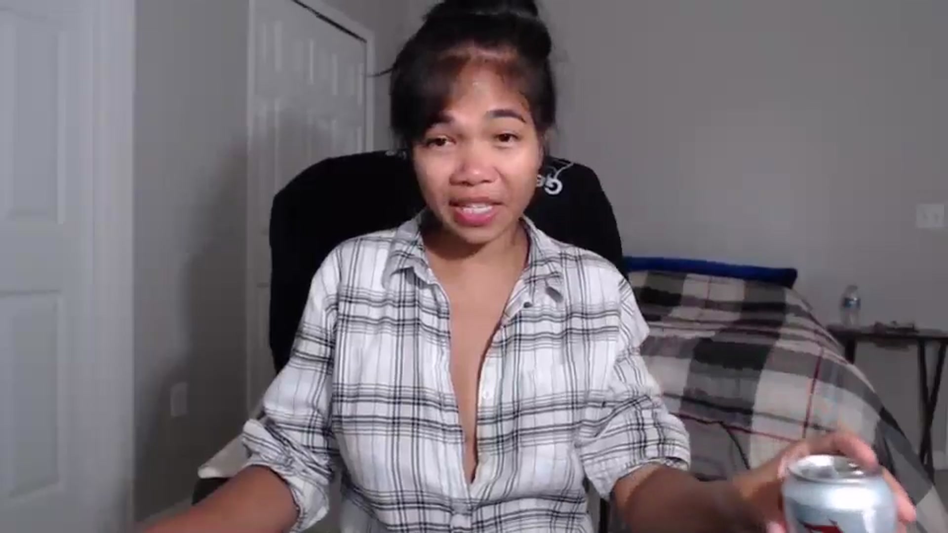 Gallery image thumbnail from Littlekai2023's myfreecams stream on, 07/22/2024, 02:51 image 19 of 20