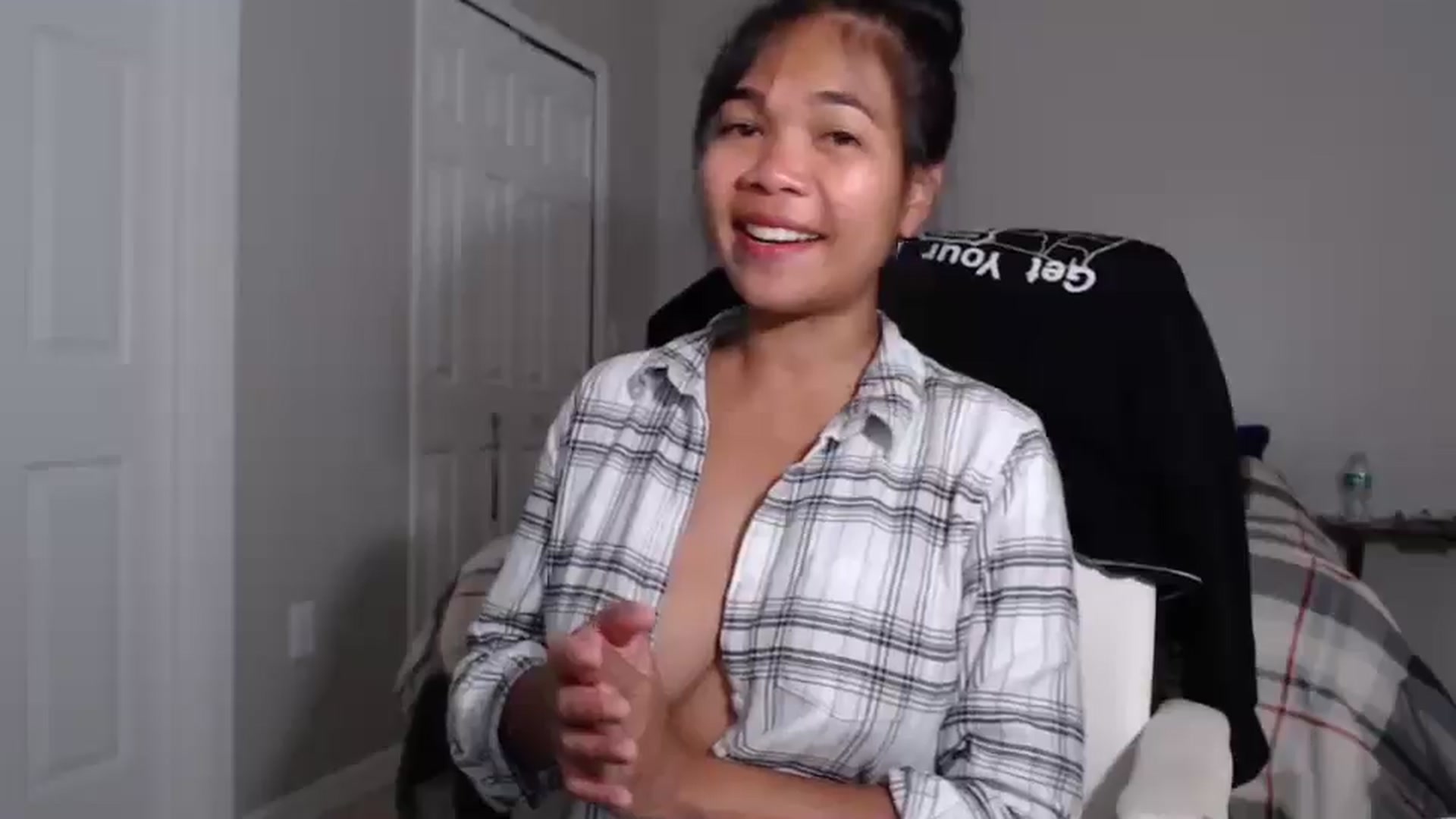 Gallery image thumbnail from Littlekai2023's myfreecams stream on, 07/22/2024, 02:51 image 11 of 20