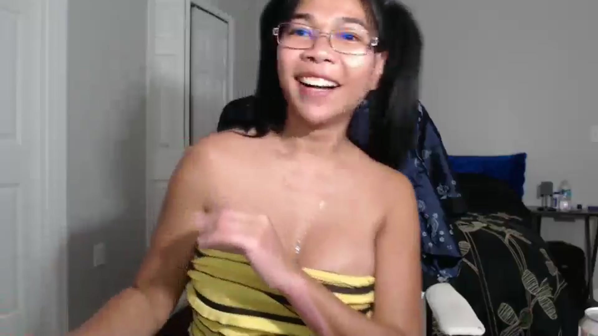 Gallery image thumbnail from Littlekai2023's myfreecams stream on, 09/04/2024, 24:01 image 16 of 20