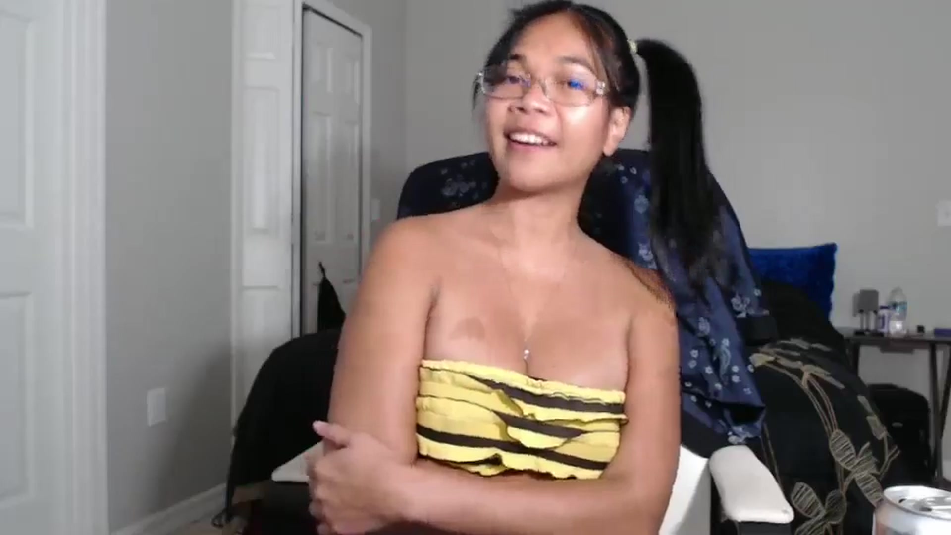 Gallery image thumbnail from Littlekai2023's myfreecams stream on, 09/04/2024, 24:01 image 14 of 20