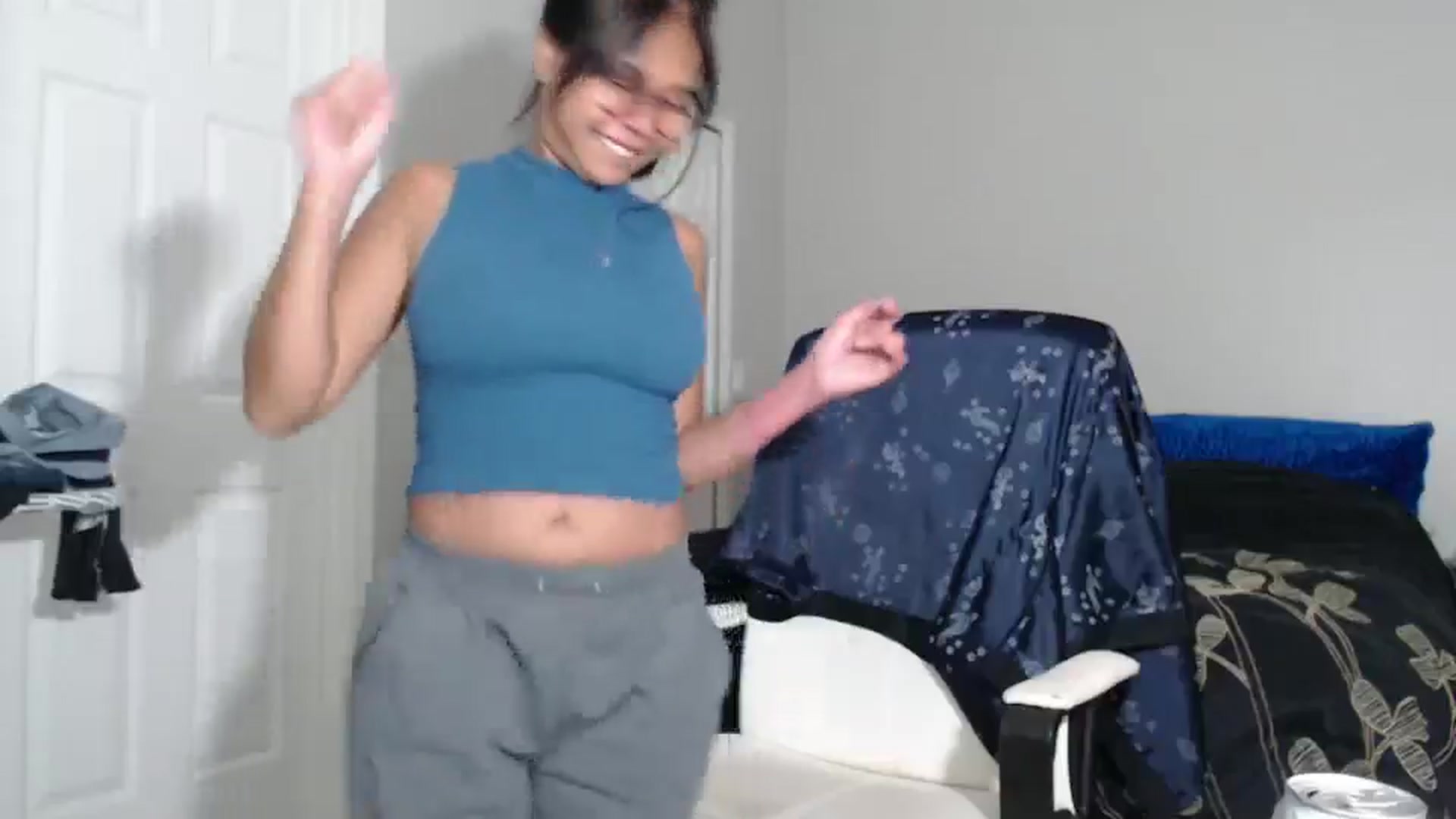 Gallery image thumbnail from Littlekai2023's myfreecams stream on, 09/10/2024, 03:45 image 14 of 20