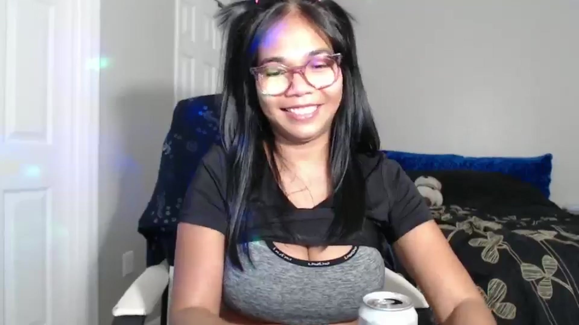 Gallery image thumbnail from Littlekai2023's myfreecams stream on, 09/15/2024, 03:52 image 17 of 20