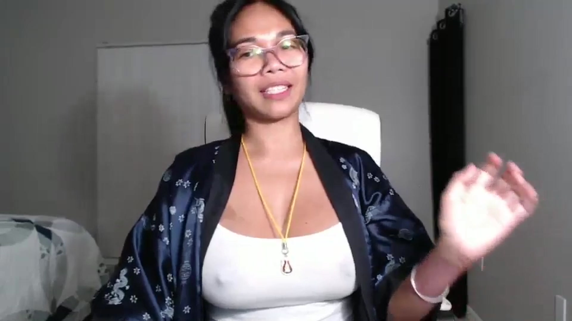 Gallery image thumbnail from Littlekai2023's myfreecams stream on, 09/24/2024, 03:10 image 18 of 20