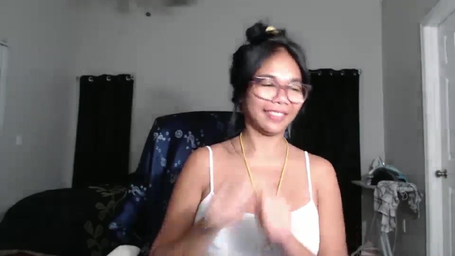 Gallery image thumbnail from Littlekai2023's myfreecams stream on, 10/14/2024, 04:03 image 18 of 20