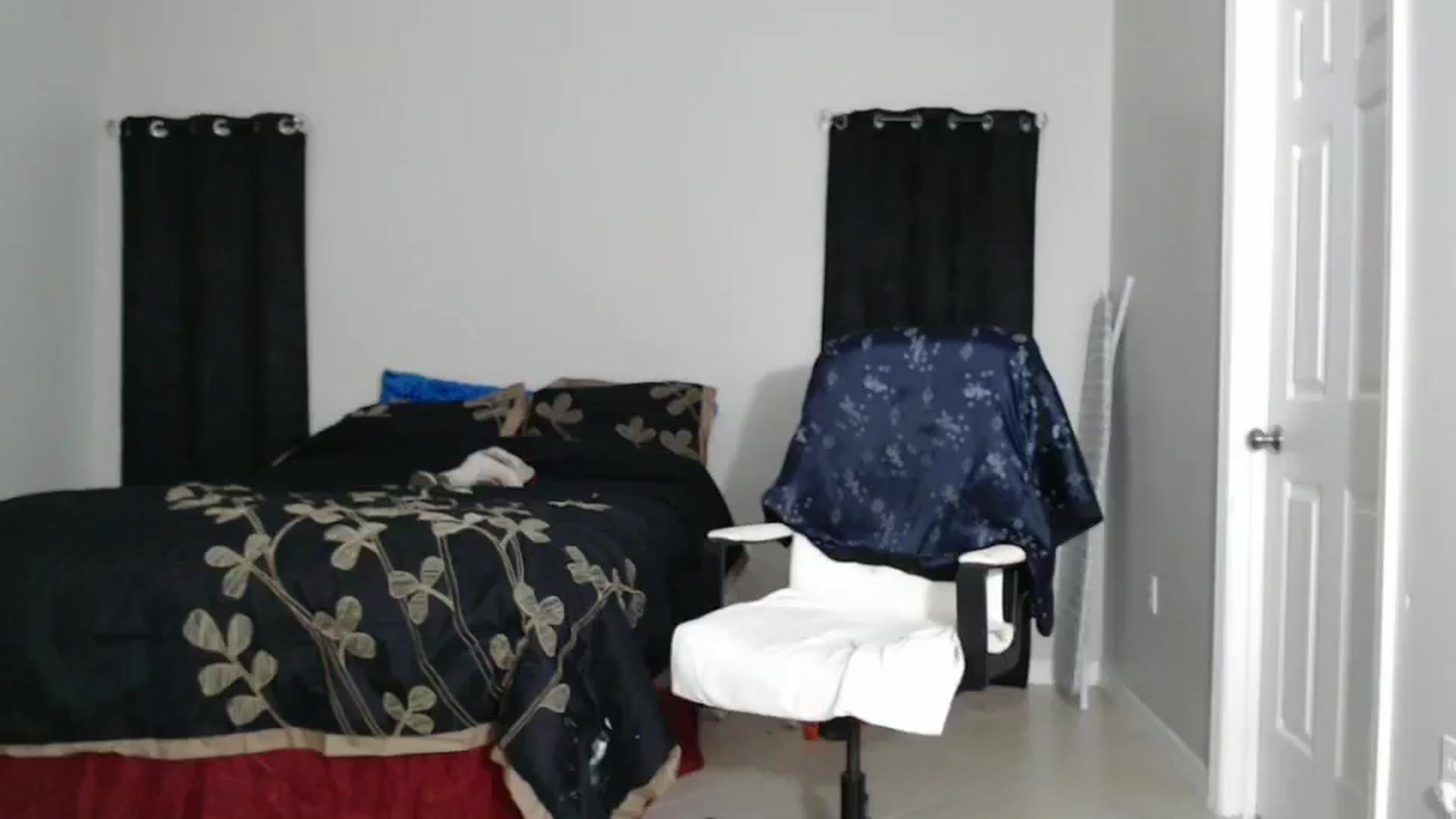 Gallery image thumbnail from Littlekai2023's myfreecams stream on, 10/16/2024, 03:32 image 3 of 20
