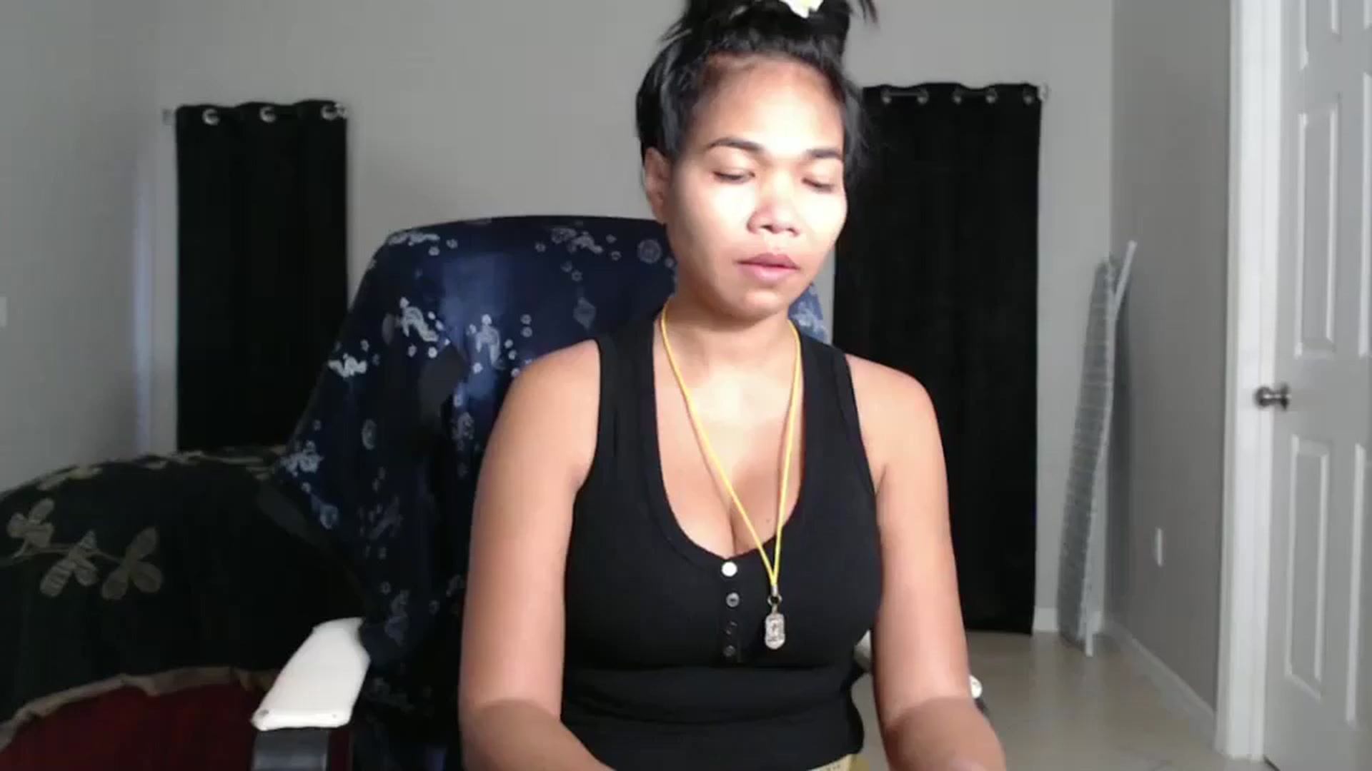 Gallery image thumbnail from Littlekai2023's myfreecams stream on, 10/19/2024, 12:53 image 17 of 20
