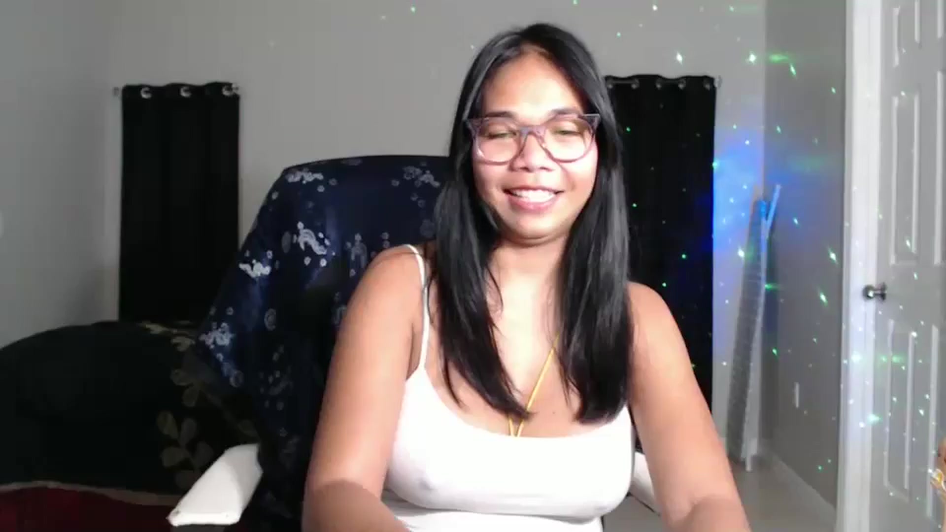 Gallery image thumbnail from Littlekai2023's myfreecams stream on, 10/19/2024, 23:41 image 15 of 20
