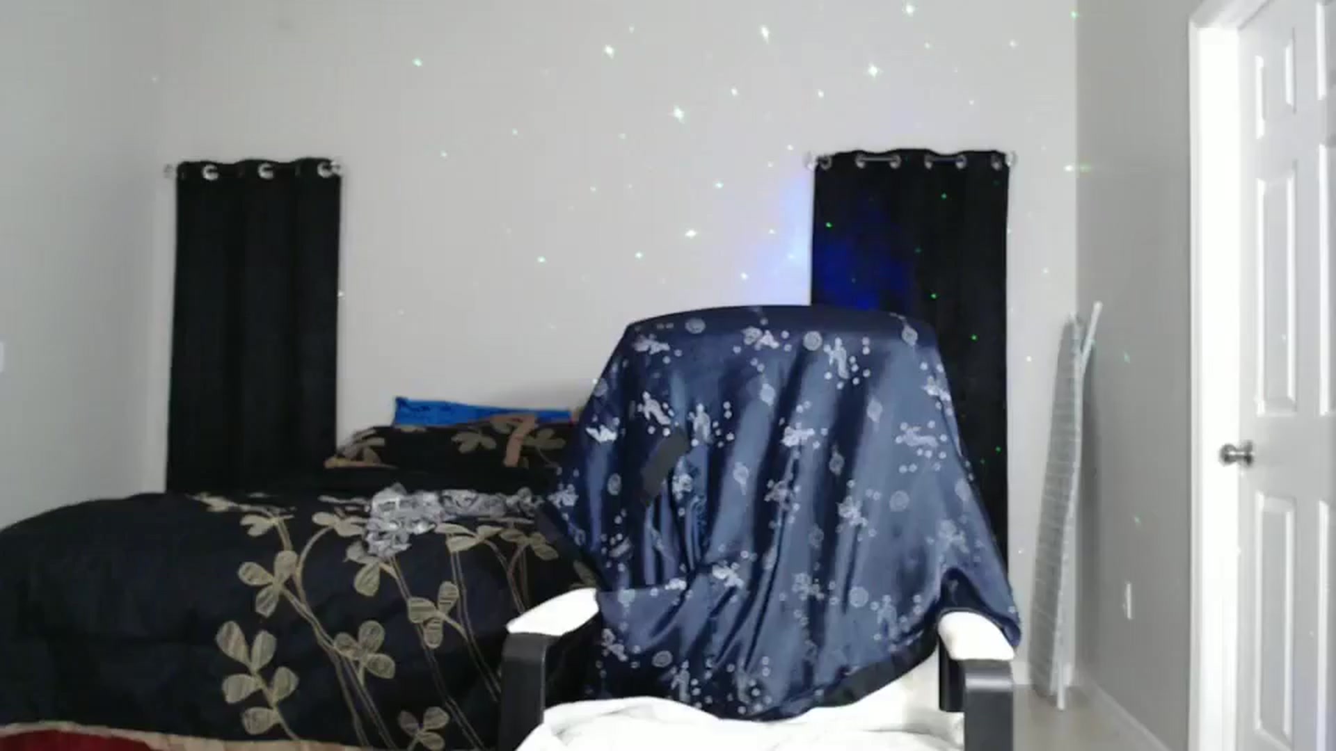Gallery image thumbnail from Littlekai2023's myfreecams stream on, 10/20/2024, 24:25 image 3 of 20
