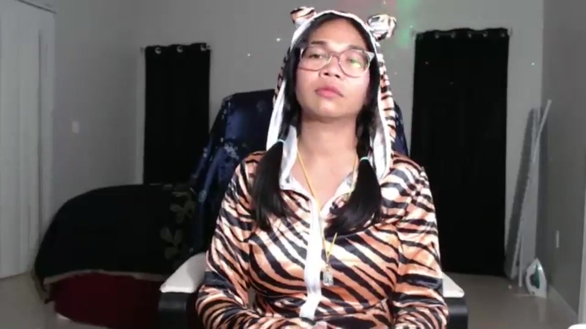 Gallery image thumbnail from Littlekai2023's myfreecams stream on, 11/01/2024, 03:38 image 9 of 20