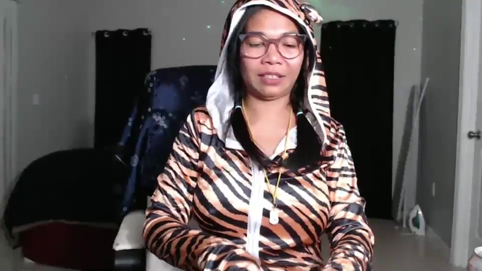 Gallery image thumbnail from Littlekai2023's myfreecams stream on, 11/01/2024, 03:38 image 14 of 20