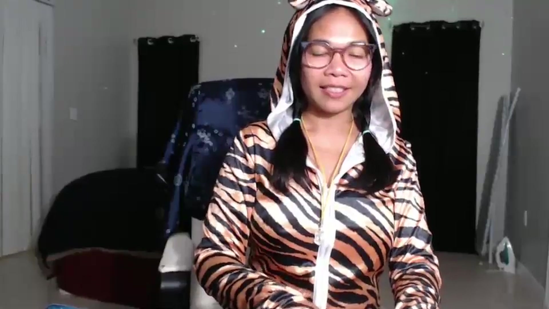 Gallery image thumbnail from Littlekai2023's myfreecams stream on, 11/01/2024, 03:38 image 13 of 20