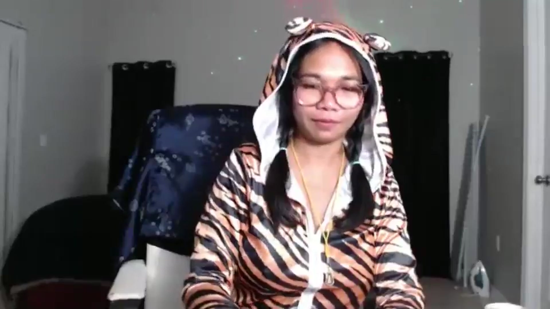 Gallery image thumbnail from Littlekai2023's myfreecams stream on, 11/01/2024, 03:38 image 15 of 20
