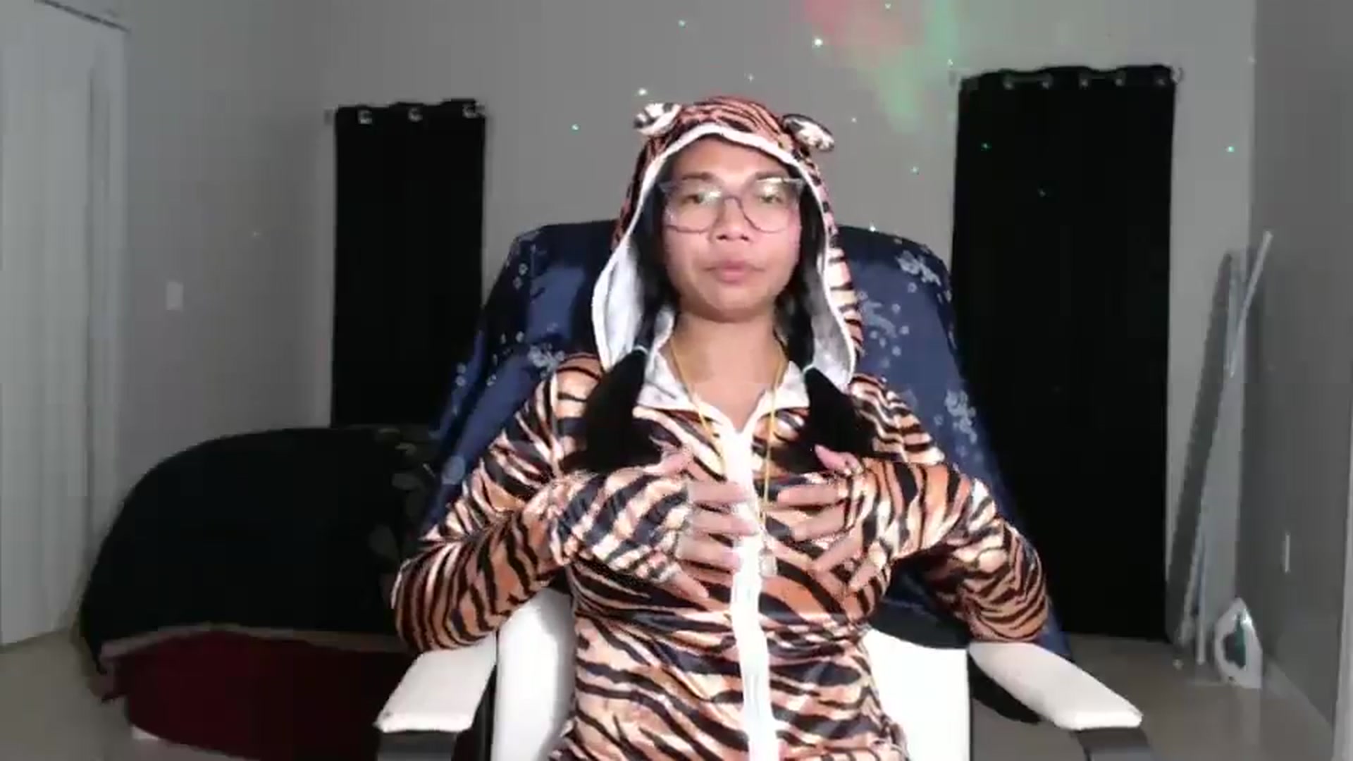 Gallery image thumbnail from Littlekai2023's myfreecams stream on, 11/01/2024, 03:38 image 4 of 20