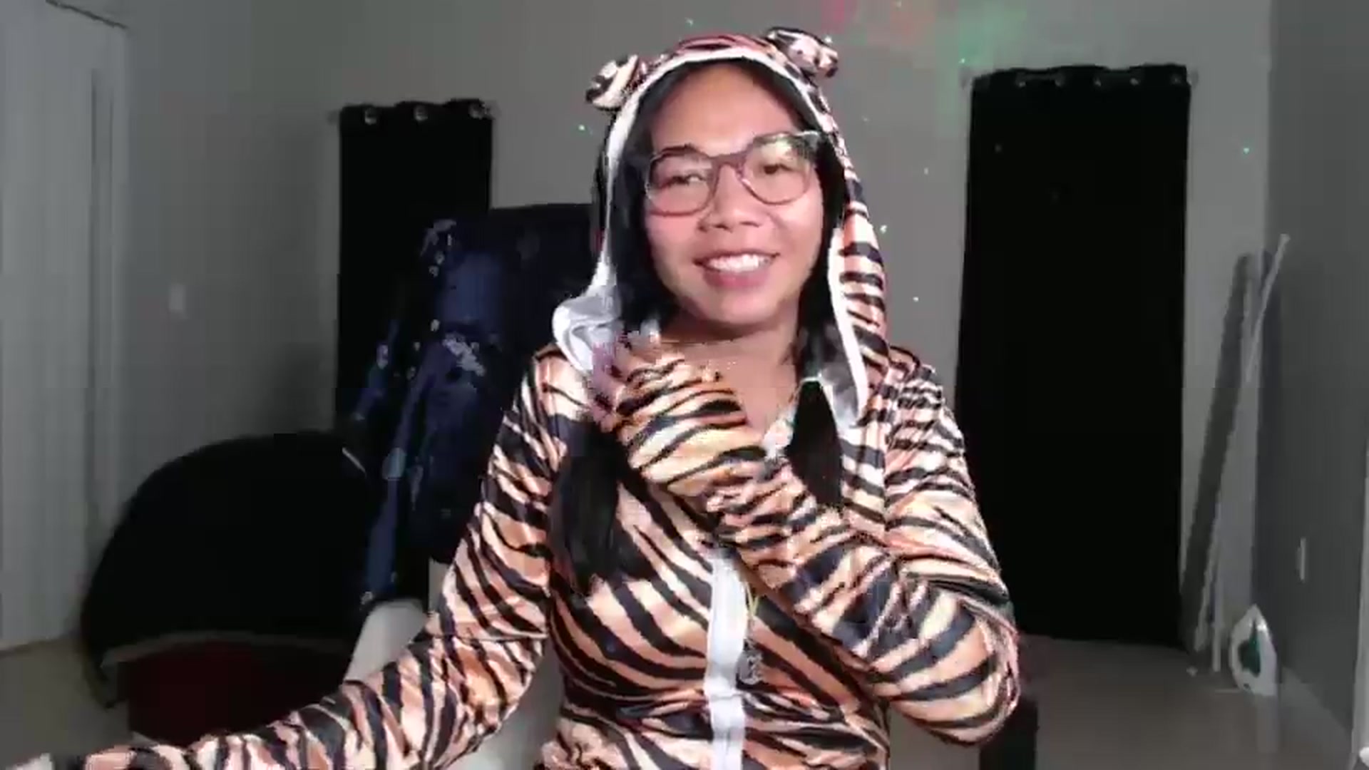 Gallery image thumbnail from Littlekai2023's myfreecams stream on, 11/01/2024, 03:38 image 12 of 20
