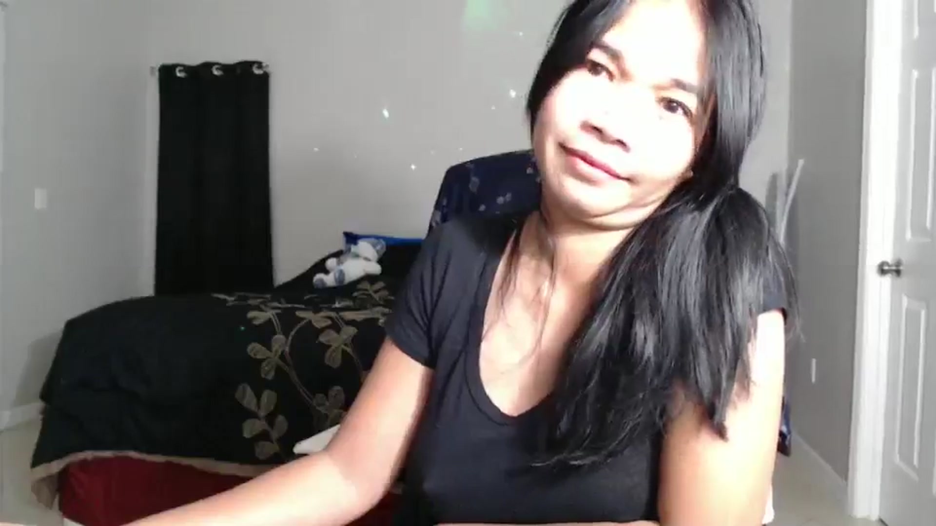 Gallery image thumbnail from Littlekai2023's myfreecams stream on, 11/17/2024, 01:38 image 13 of 20