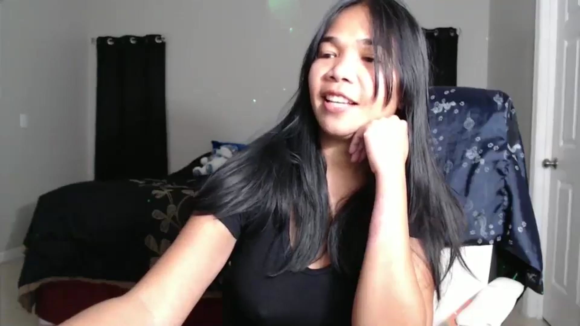 Gallery image thumbnail from Littlekai2023's myfreecams stream on, 11/17/2024, 01:38 image 6 of 20