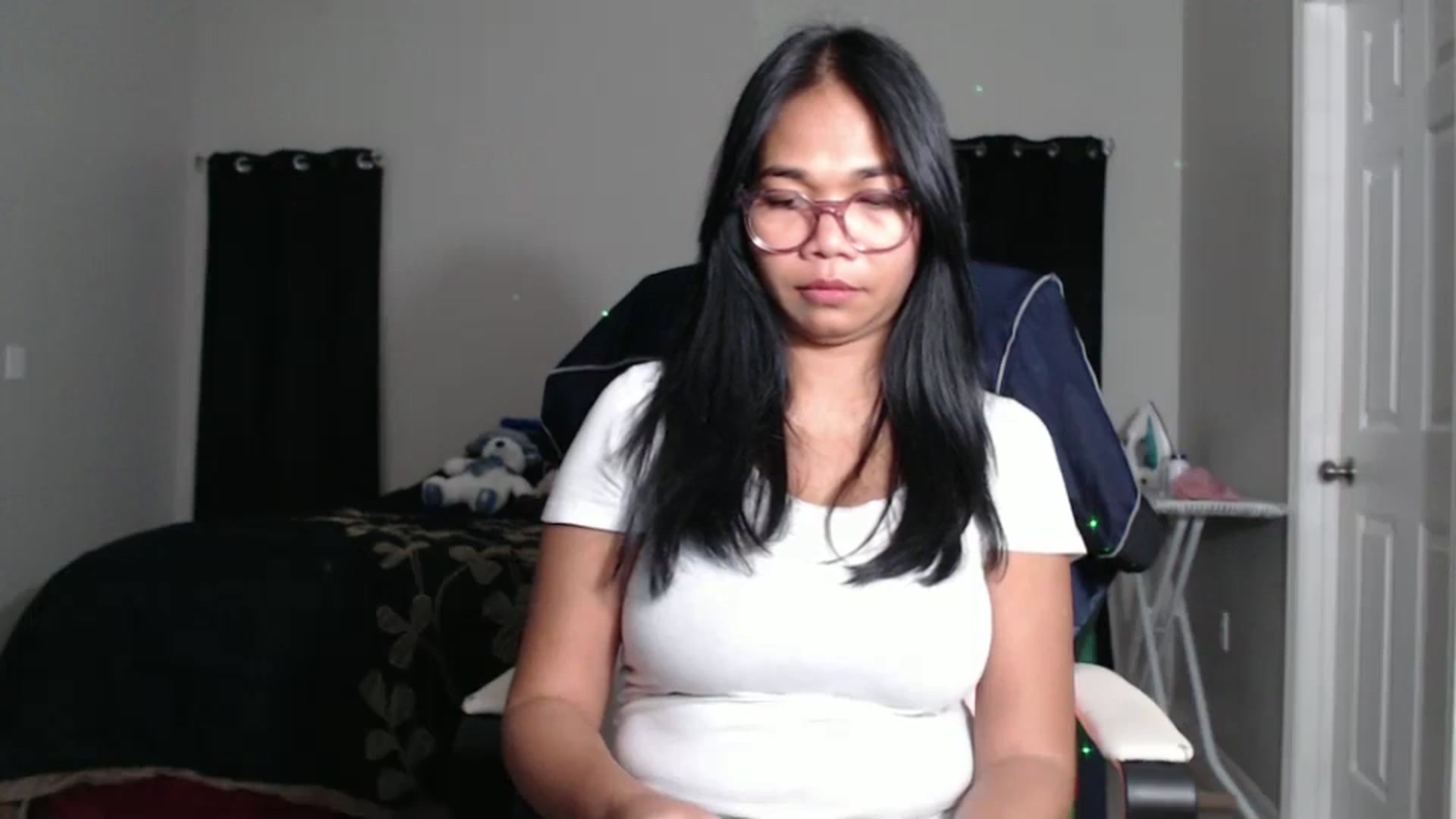 Gallery image thumbnail from Littlekai2023's myfreecams stream on, 11/19/2024, 02:51 image 16 of 20