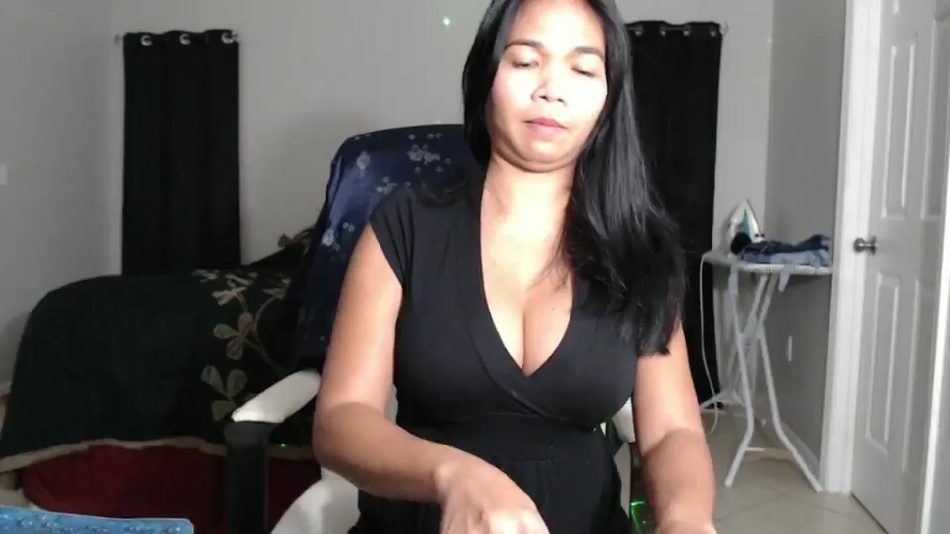 Gallery image thumbnail from Littlekai2023's myfreecams stream on, 11/21/2024, 02:01 image 14 of 20