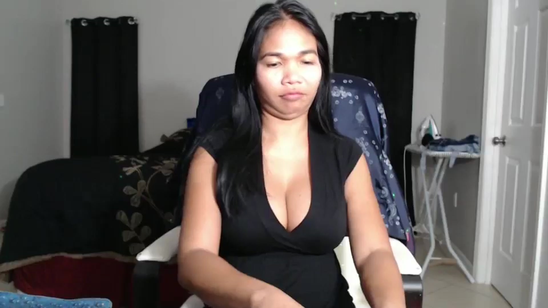 Gallery image thumbnail from Littlekai2023's myfreecams stream on, 11/21/2024, 02:01 image 11 of 20