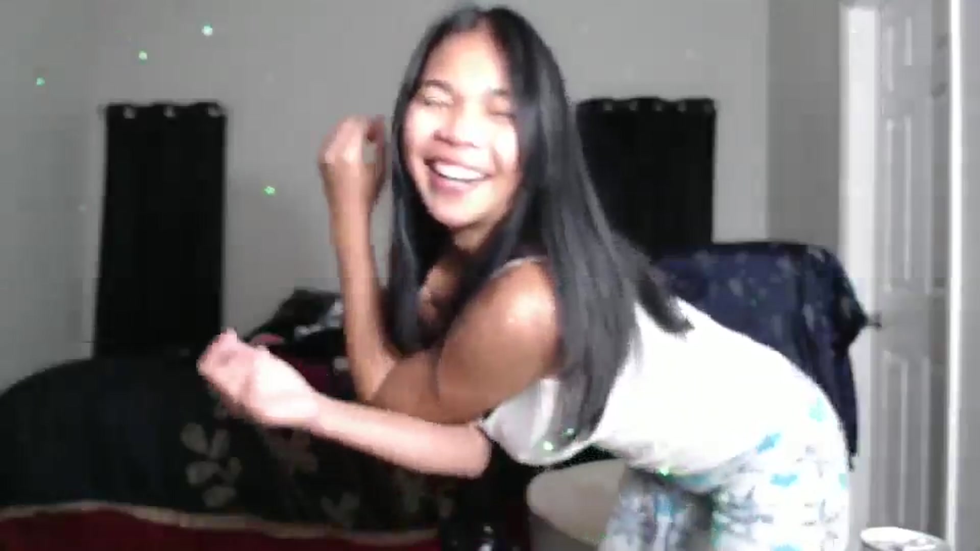 Gallery image thumbnail from Littlekai2023's myfreecams stream on, 11/23/2024, 03:41 image 18 of 20