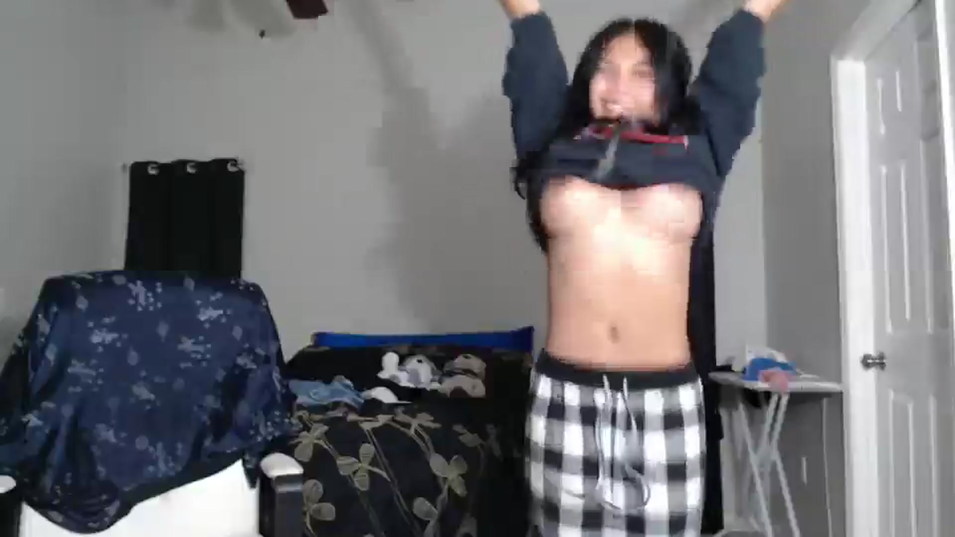 Gallery image thumbnail from Littlekai2023's myfreecams stream on, 11/24/2024, 02:54 image 17 of 20