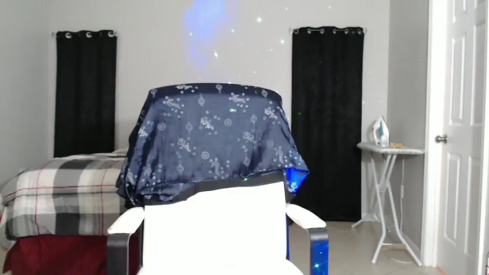 Gallery image thumbnail from Littlekai2023's myfreecams stream on, 11/27/2024, 04:30 image 16 of 20