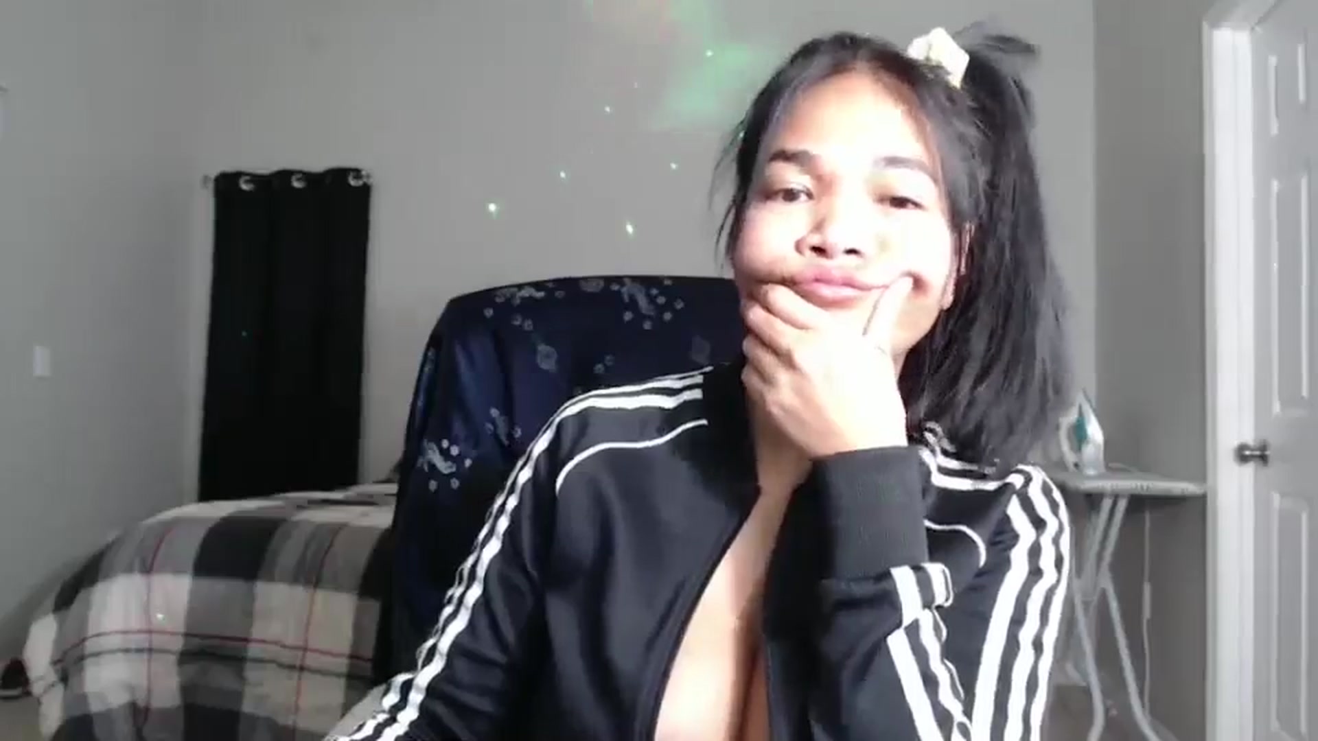 Gallery image thumbnail from Littlekai2023's myfreecams stream on, 11/28/2024, 03:59 image 15 of 20
