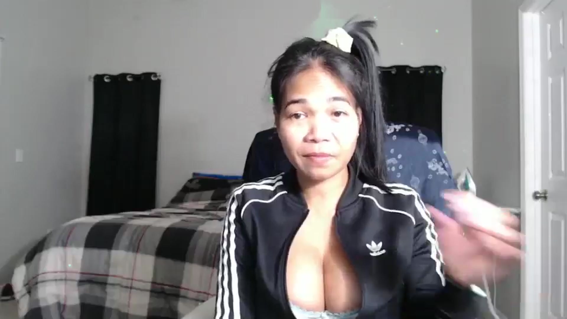 Gallery image thumbnail from Littlekai2023's myfreecams stream on, 11/28/2024, 03:59 image 17 of 20