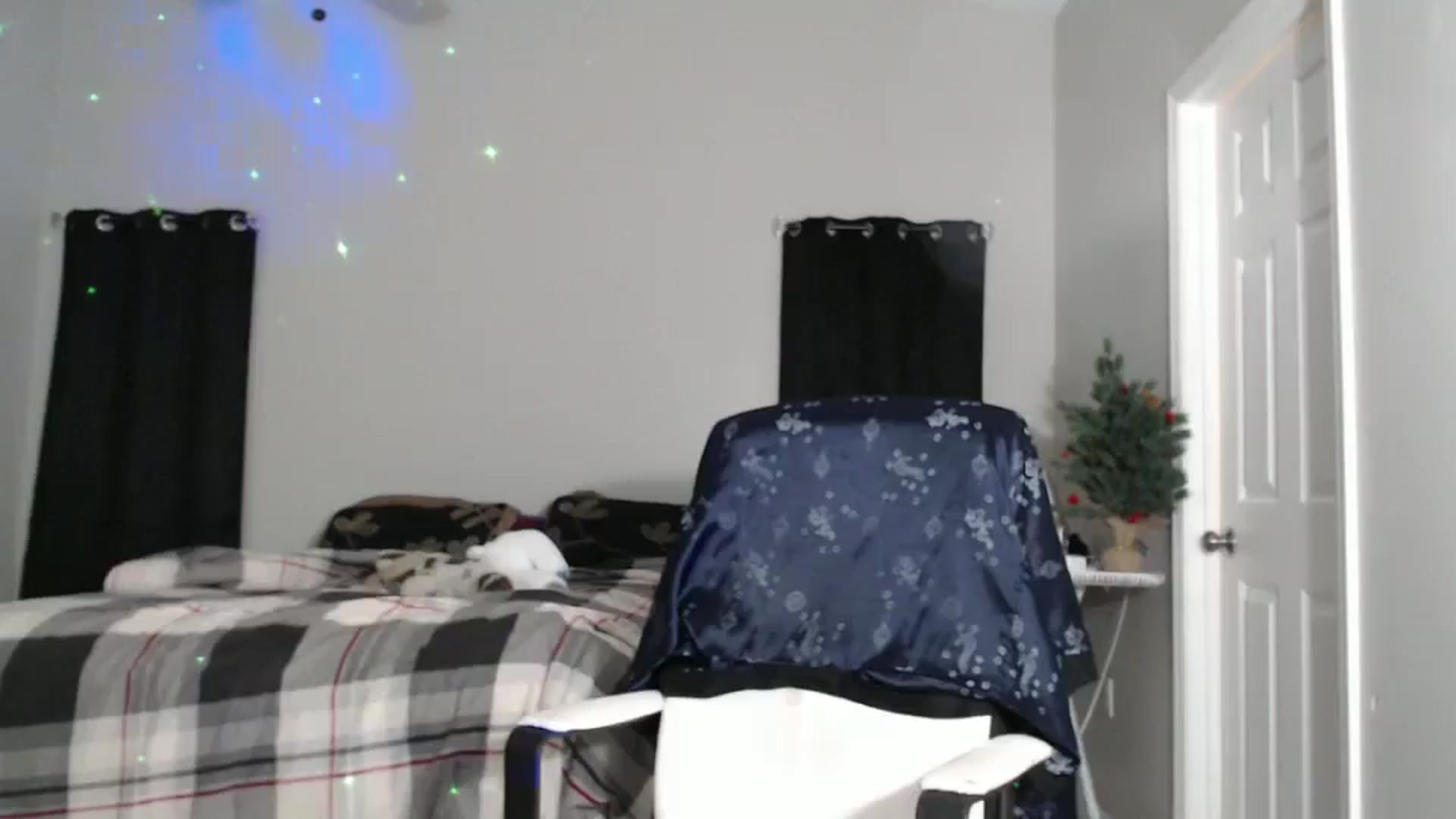Gallery image thumbnail from Littlekai2023's myfreecams stream on, 12/17/2024, 02:51 image 18 of 20