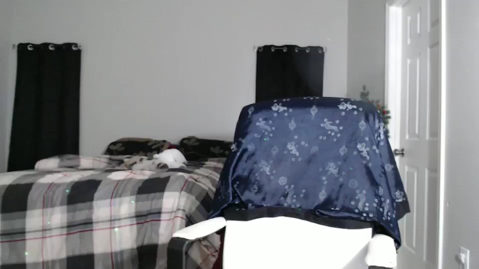 Gallery image thumbnail from Littlekai2023's myfreecams stream on, 12/17/2024, 02:51 image 14 of 20