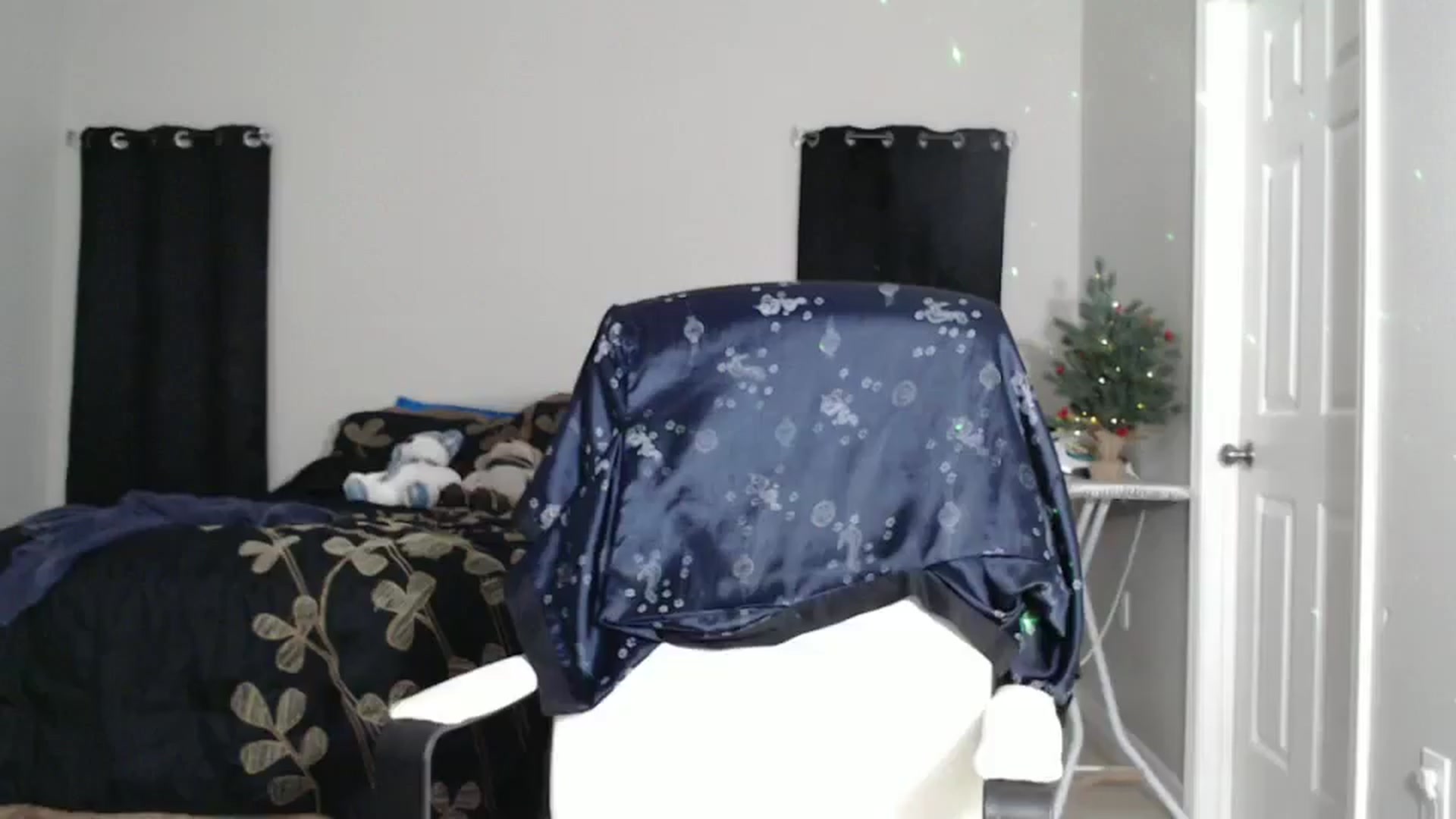 Gallery image thumbnail from Littlekai2023's myfreecams stream on, 12/22/2024, 05:05 image 7 of 20