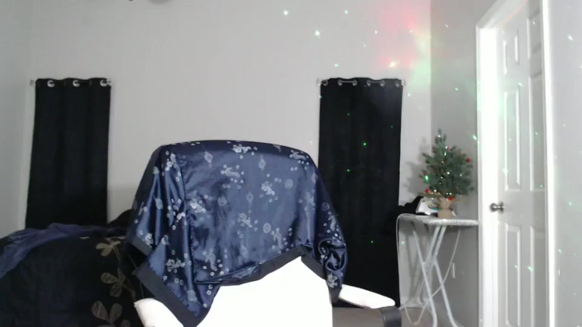 Gallery image thumbnail from Littlekai2023's myfreecams stream on, 12/22/2024, 05:05 image 16 of 20