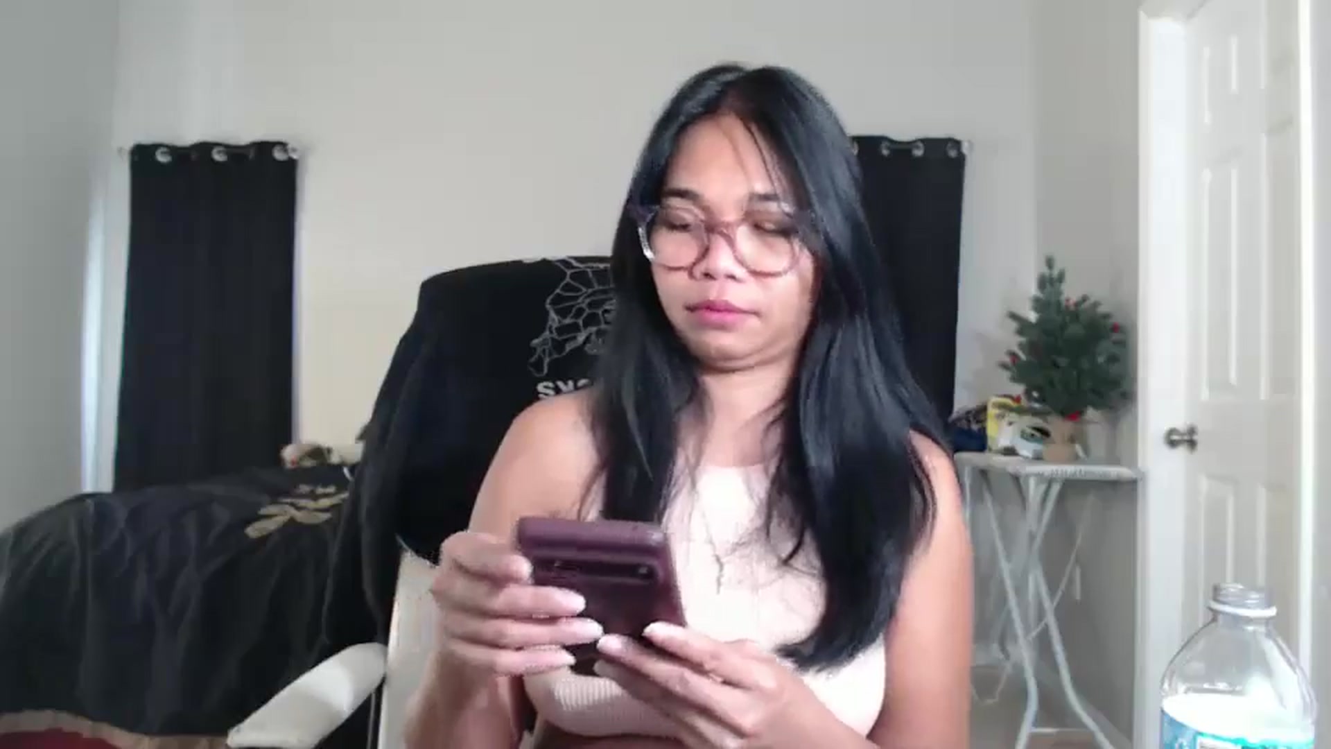 Gallery image thumbnail from Littlekai2023's myfreecams stream on, 12/23/2024, 19:23 image 4 of 20