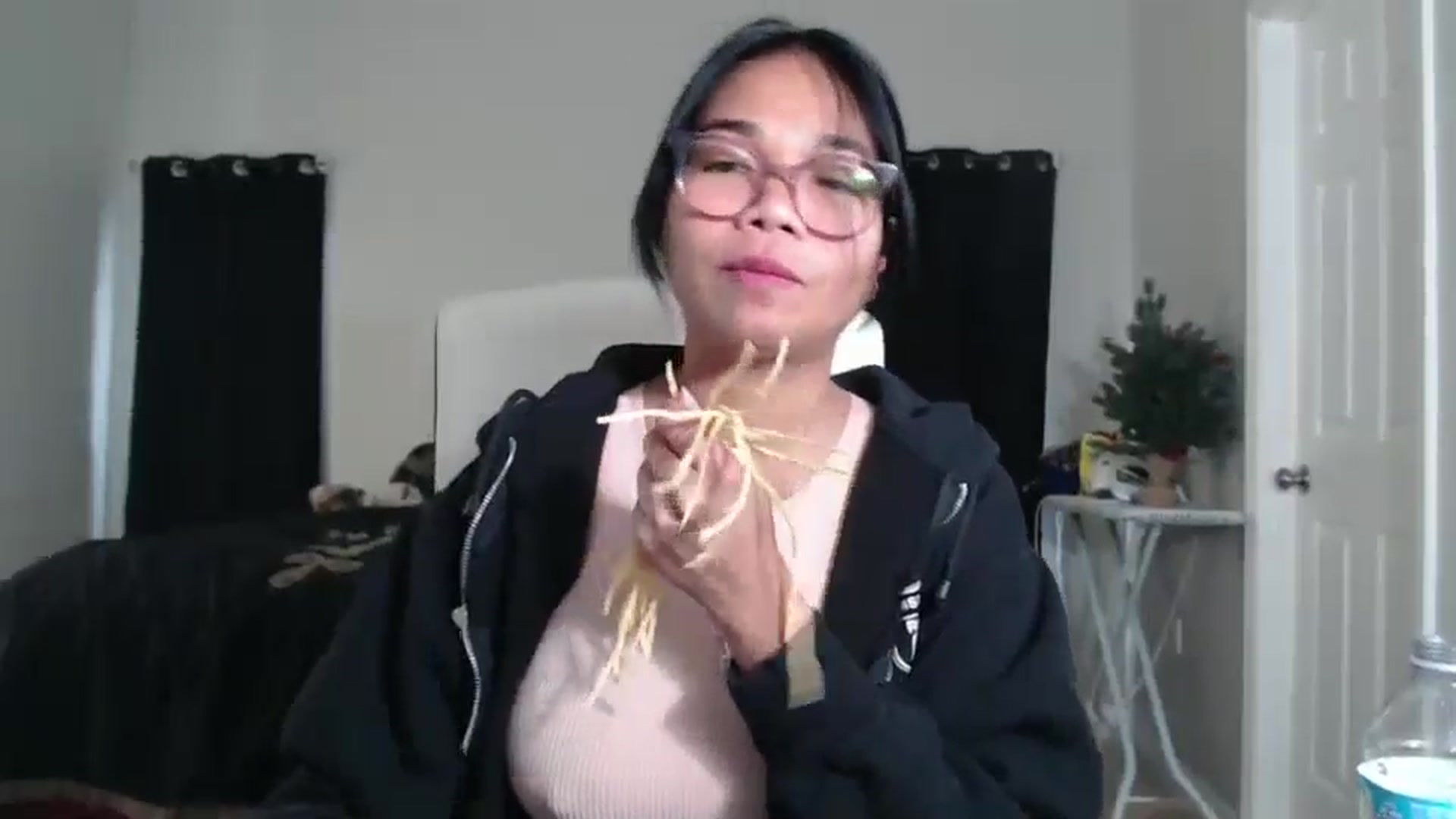 Gallery image thumbnail from Littlekai2023's myfreecams stream on, 12/23/2024, 19:23 image 9 of 20