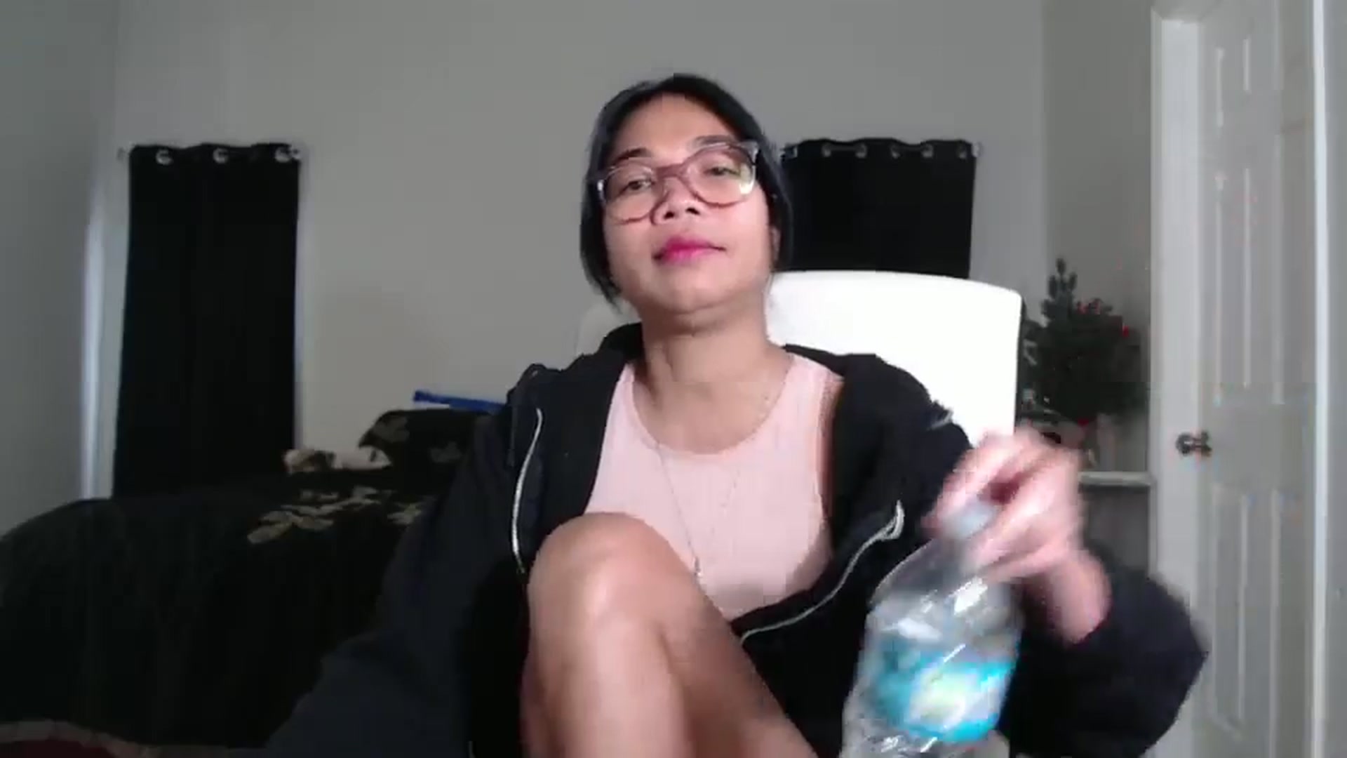 Gallery image thumbnail from Littlekai2023's myfreecams stream on, 12/23/2024, 19:23 image 14 of 20
