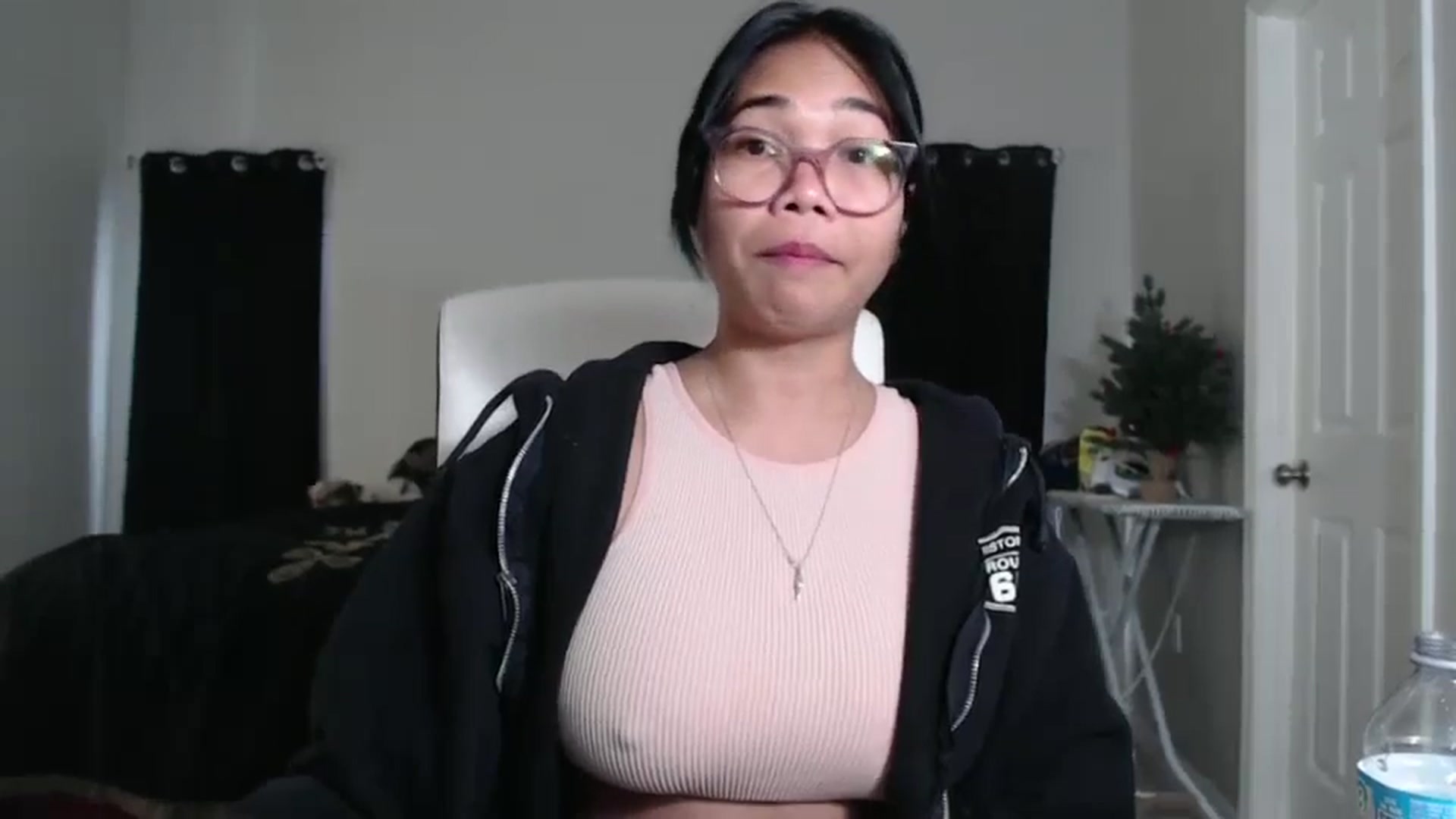 Gallery image thumbnail from Littlekai2023's myfreecams stream on, 12/23/2024, 19:23 image 10 of 20