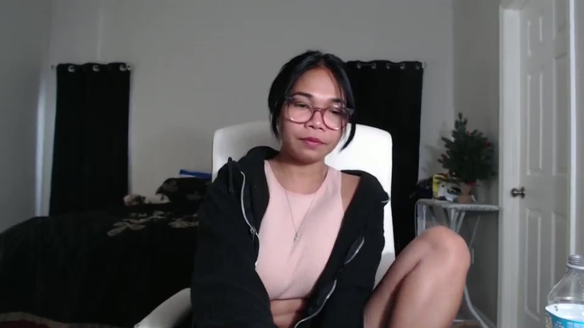Gallery image thumbnail from Littlekai2023's myfreecams stream on, 12/23/2024, 19:23 image 13 of 20