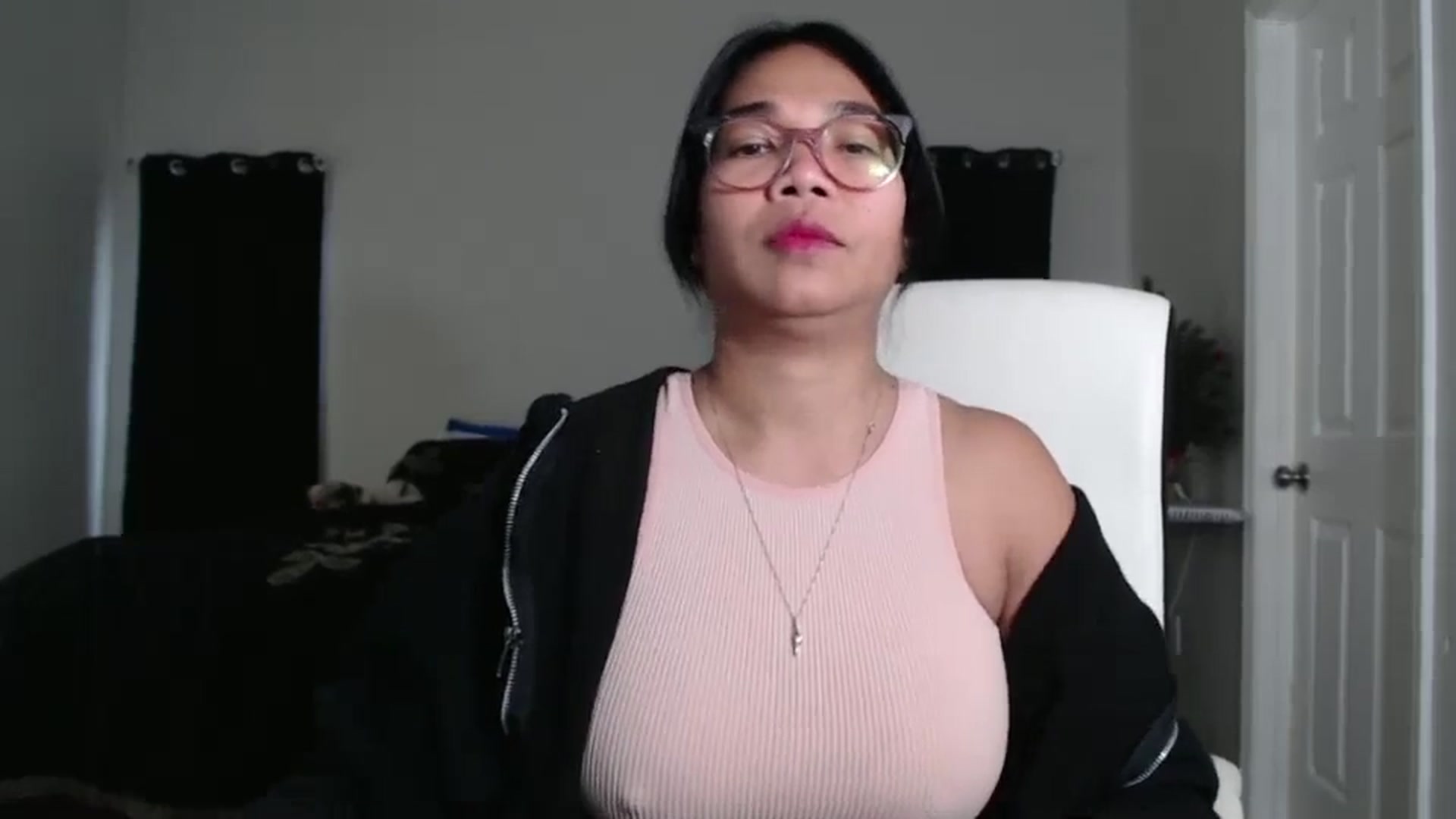 Gallery image thumbnail from Littlekai2023's myfreecams stream on, 12/23/2024, 19:23 image 17 of 20