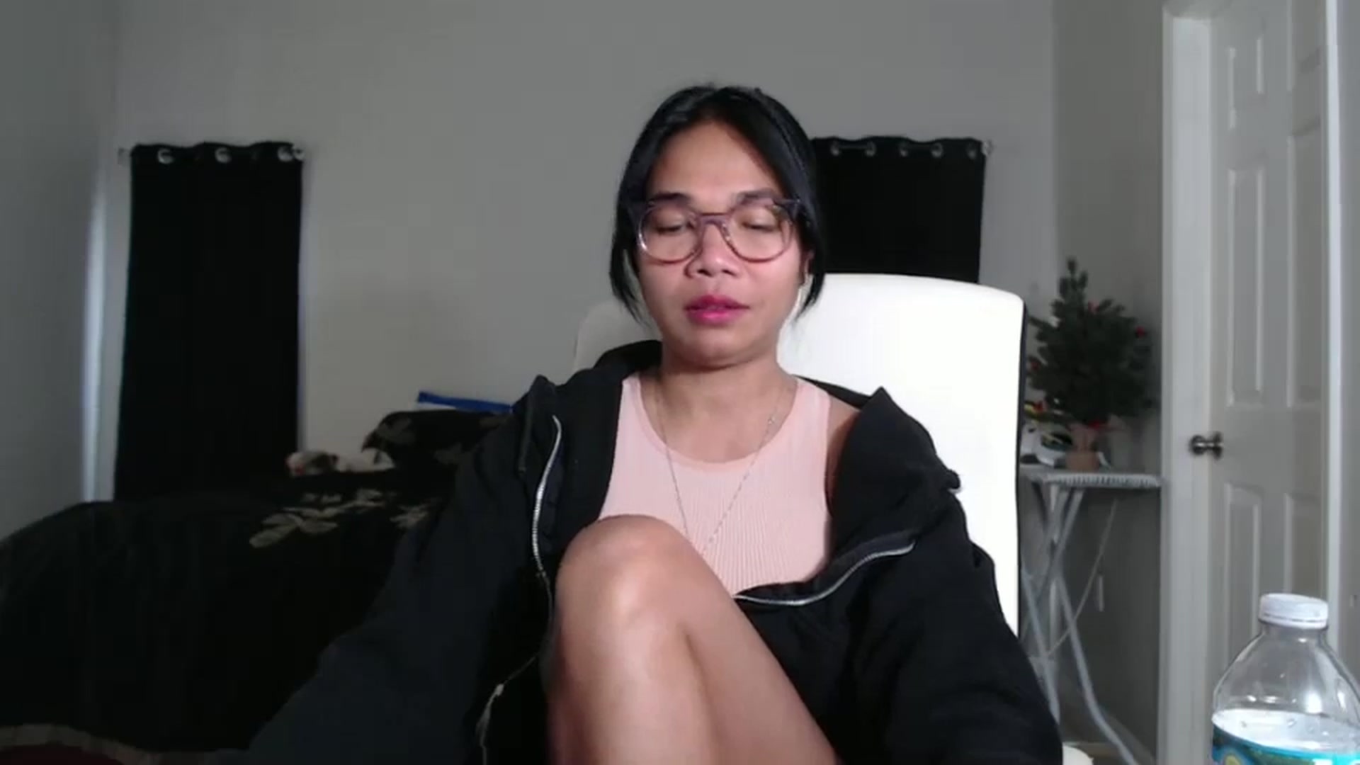 Gallery image thumbnail from Littlekai2023's myfreecams stream on, 12/23/2024, 19:23 image 15 of 20