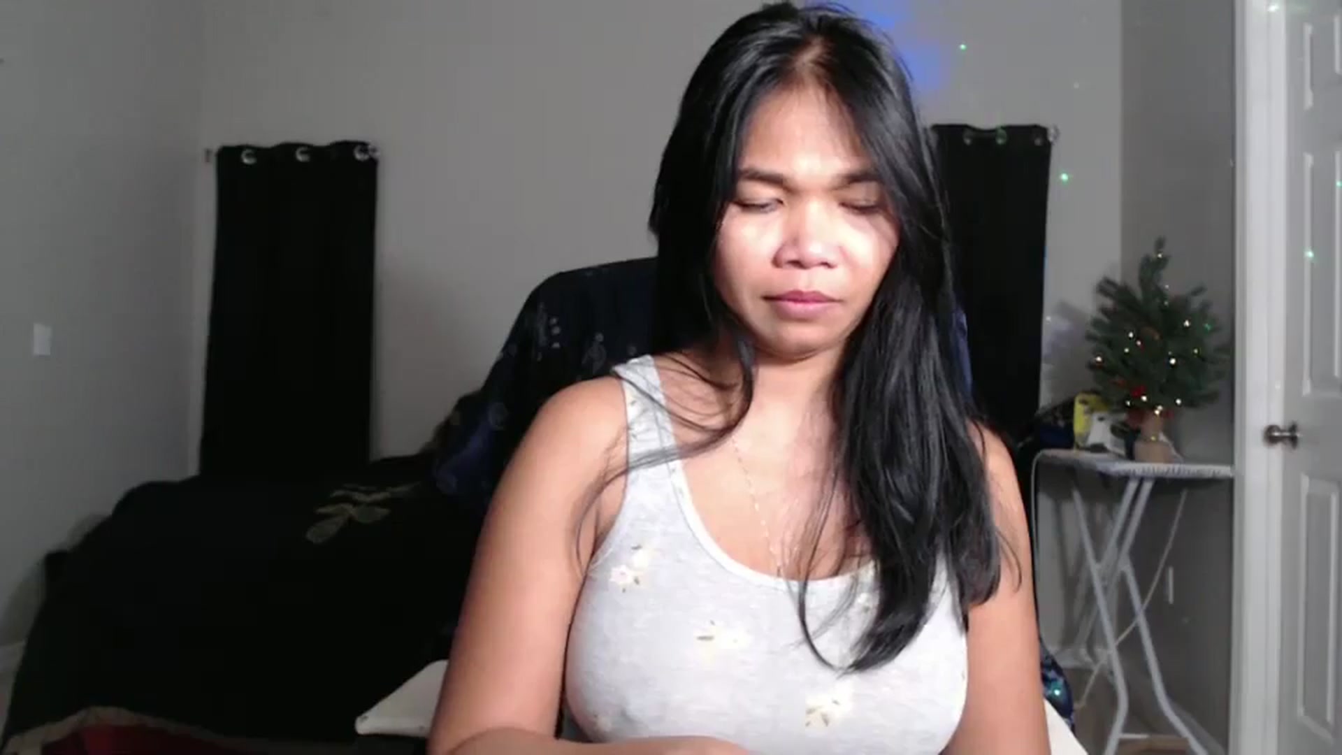Gallery image thumbnail from Littlekai2023's myfreecams stream on, 12/24/2024, 06:19 image 19 of 20