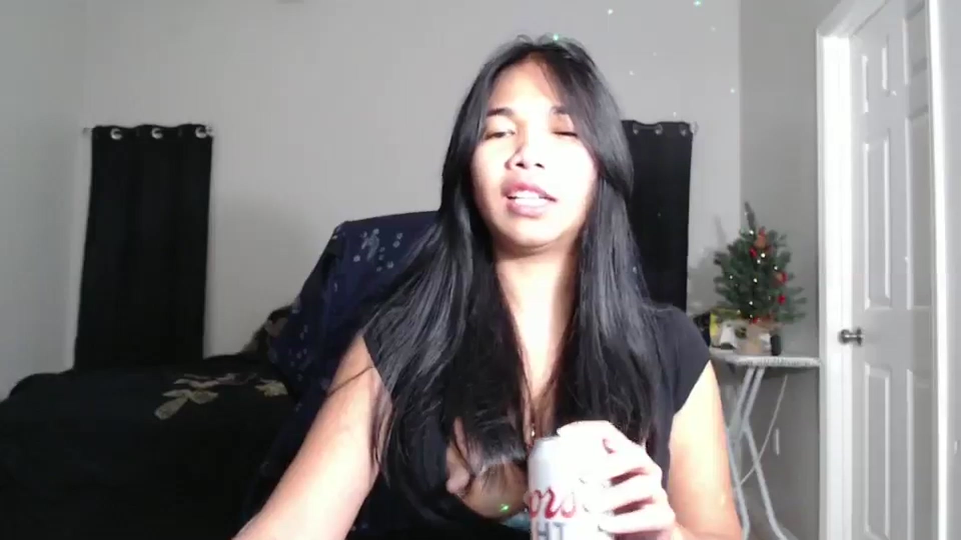 Gallery image thumbnail from Littlekai2023's myfreecams stream on, 12/24/2024, 06:19 image 14 of 20