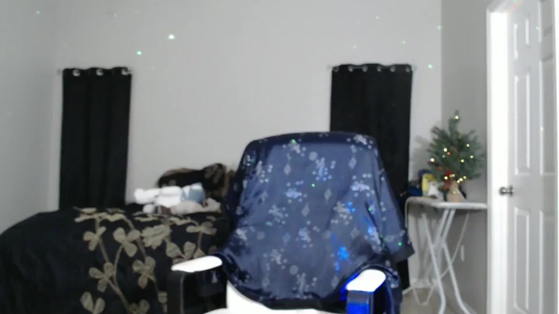 Gallery image thumbnail from Littlekai2023's myfreecams stream on, 12/25/2024, 04:43 image 16 of 20