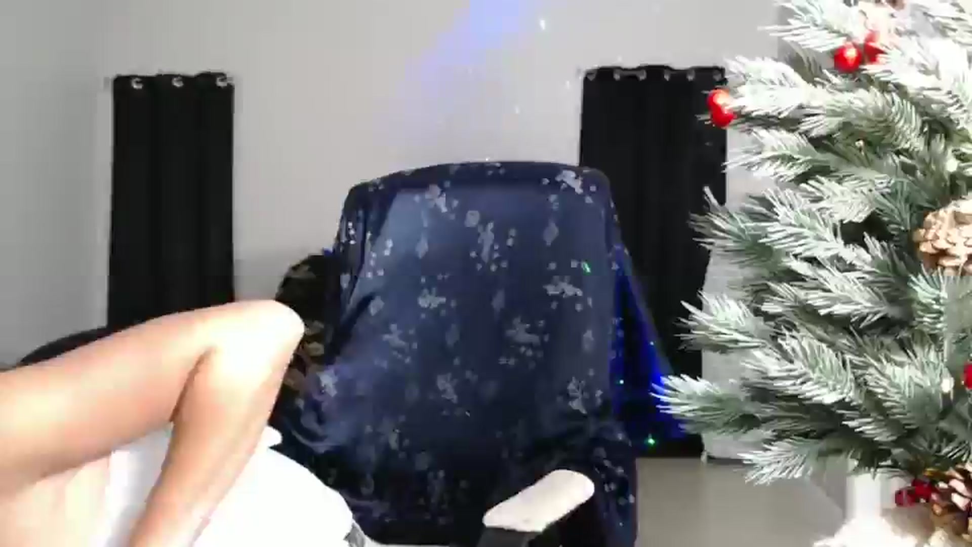 Gallery image thumbnail from Littlekai2023's myfreecams stream on, 12/26/2024, 02:03 image 15 of 20