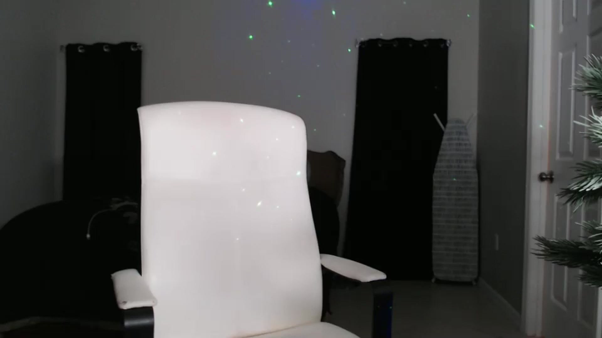Gallery image thumbnail from Littlekai2023's myfreecams stream on, 12/26/2024, 06:50 image 16 of 20