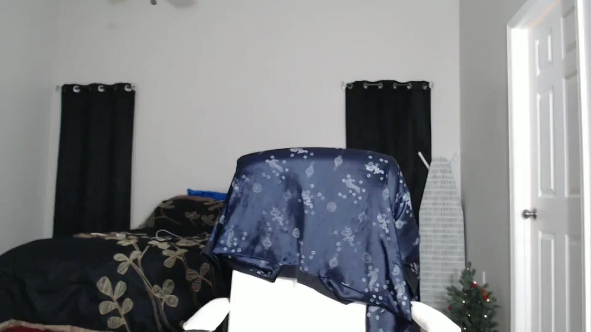 Gallery image thumbnail from Littlekai2023's myfreecams stream on, 12/27/2024, 01:50 image 11 of 20