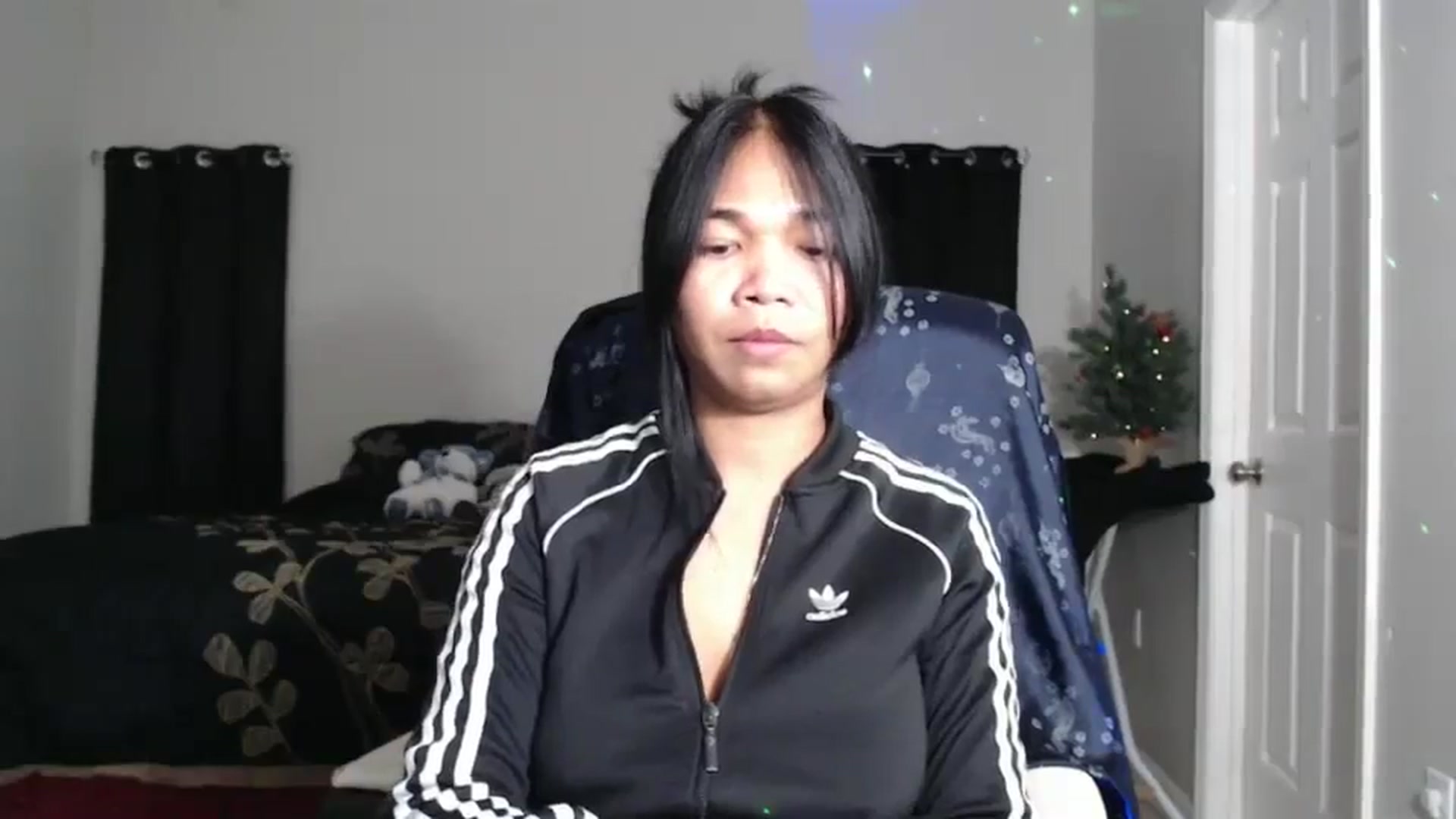 Gallery image thumbnail from Littlekai2023's myfreecams stream on, 12/30/2024, 03:09 image 17 of 20